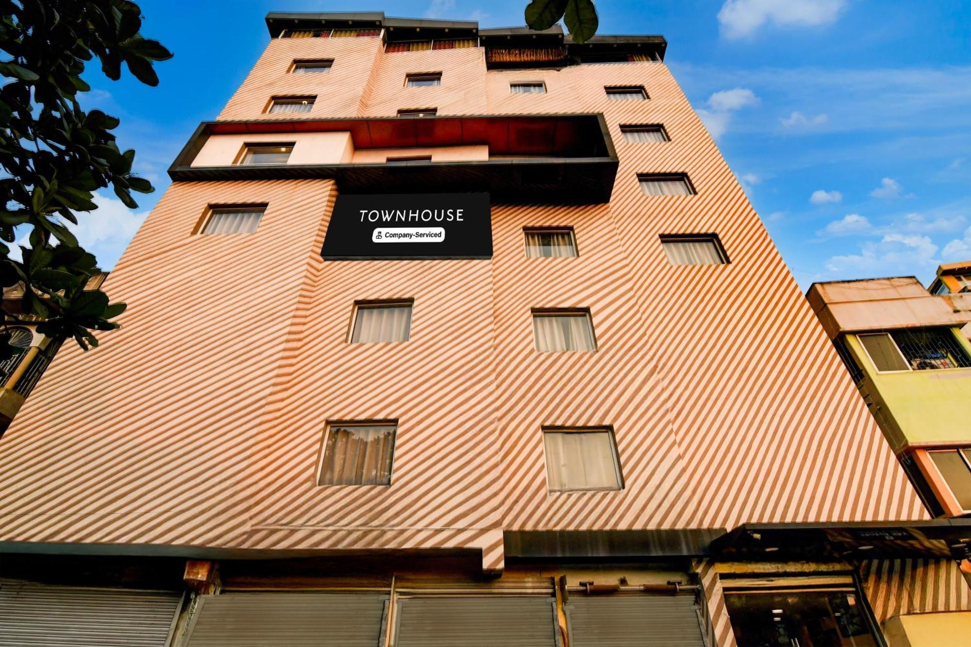Super Townhouse Vip Road Formerly The Sky Kolkata Exterior photo