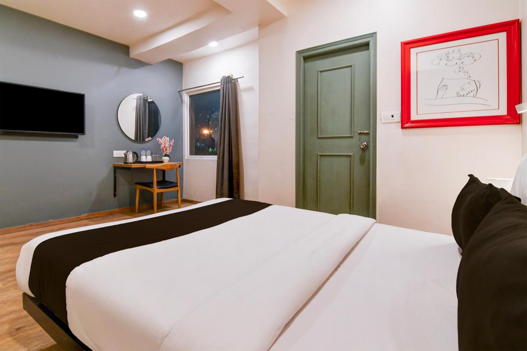 Super Townhouse Vip Road Formerly The Sky Kolkata Exterior photo