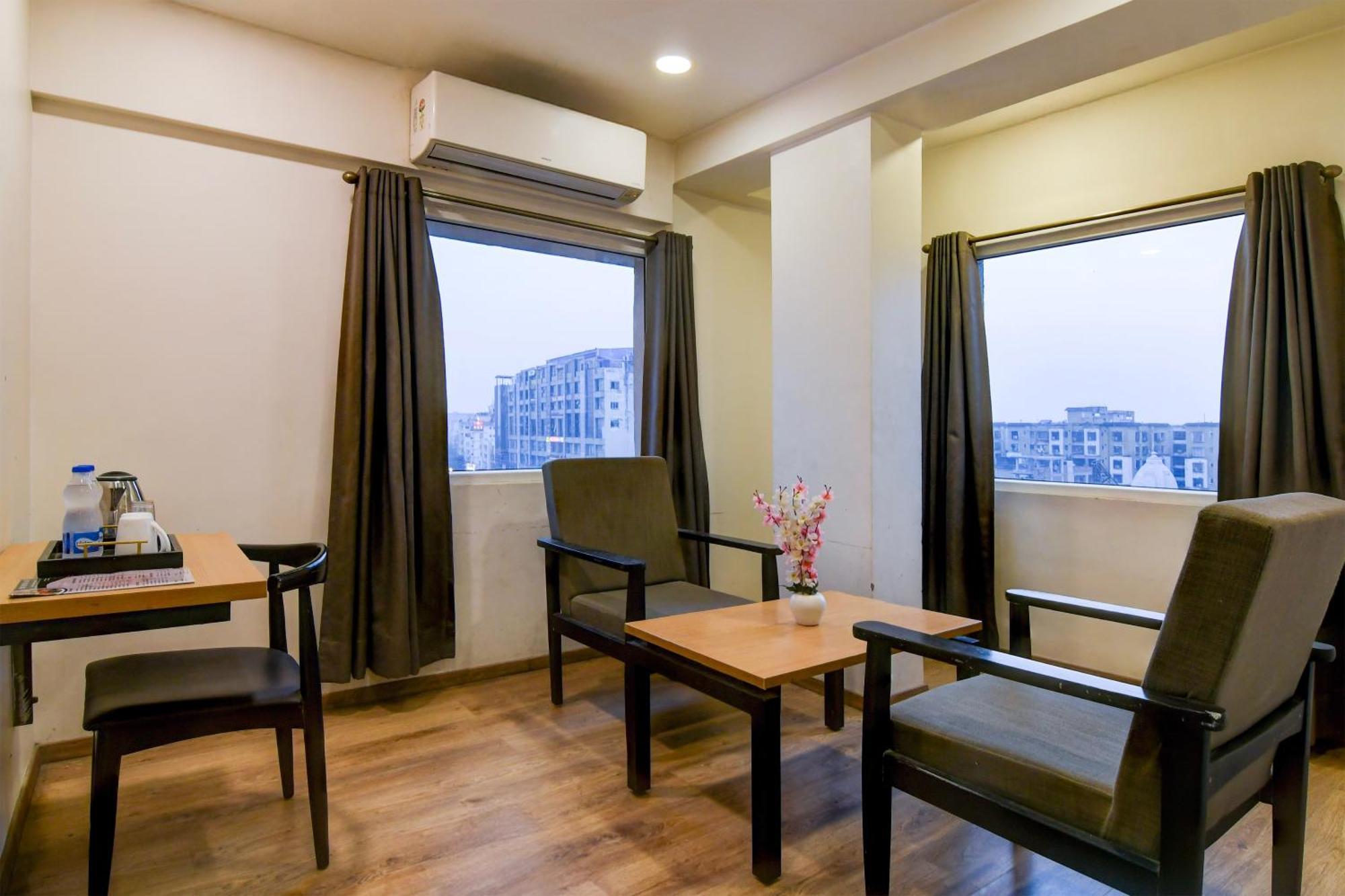 Super Townhouse Vip Road Formerly The Sky Kolkata Exterior photo