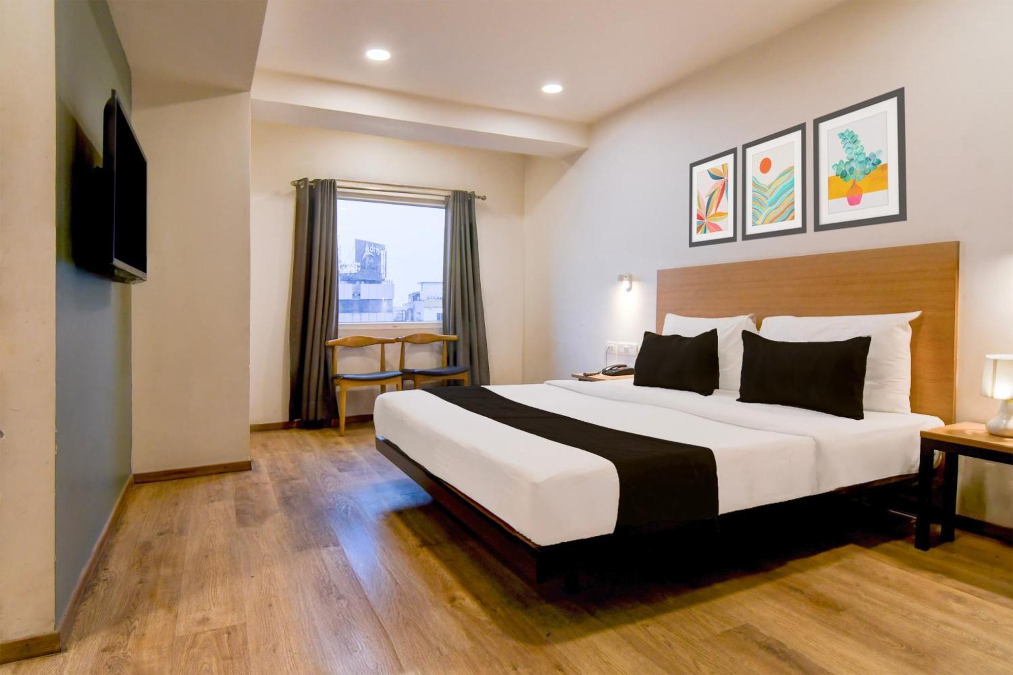 Super Townhouse Vip Road Formerly The Sky Kolkata Exterior photo