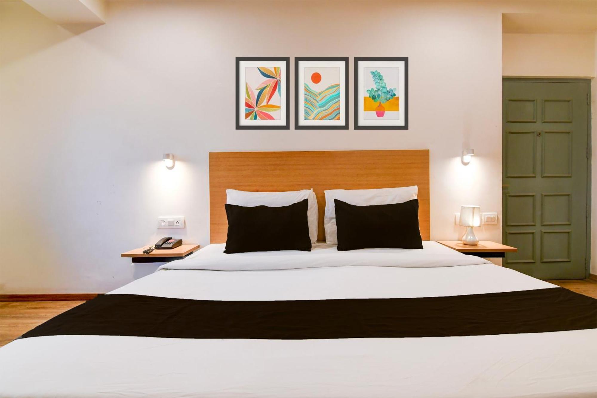 Super Townhouse Vip Road Formerly The Sky Kolkata Exterior photo
