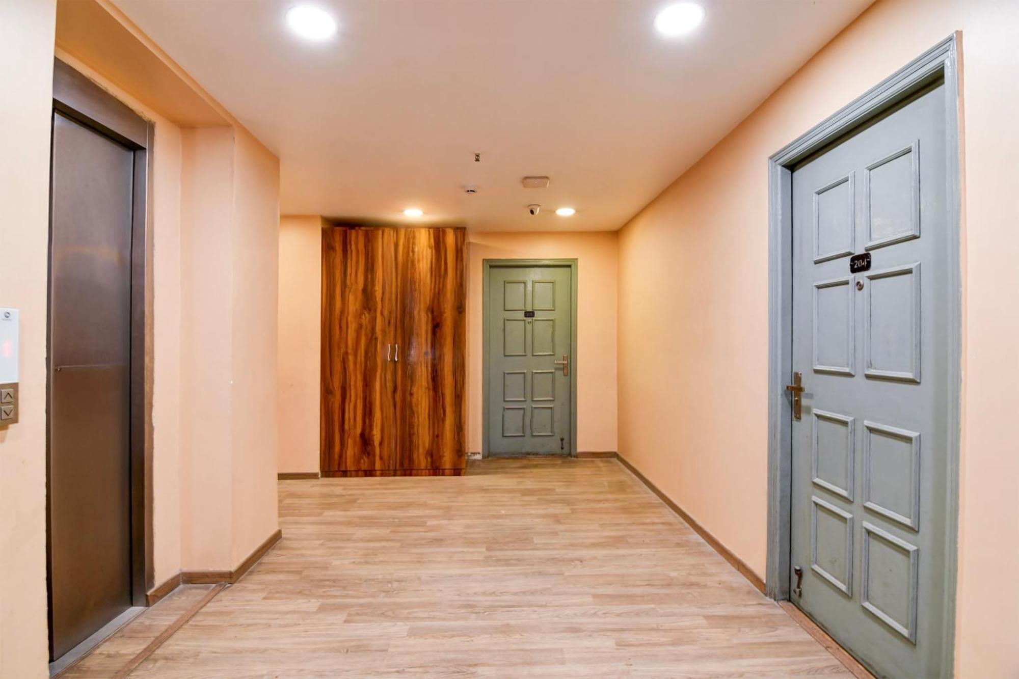 Super Townhouse Vip Road Formerly The Sky Kolkata Exterior photo