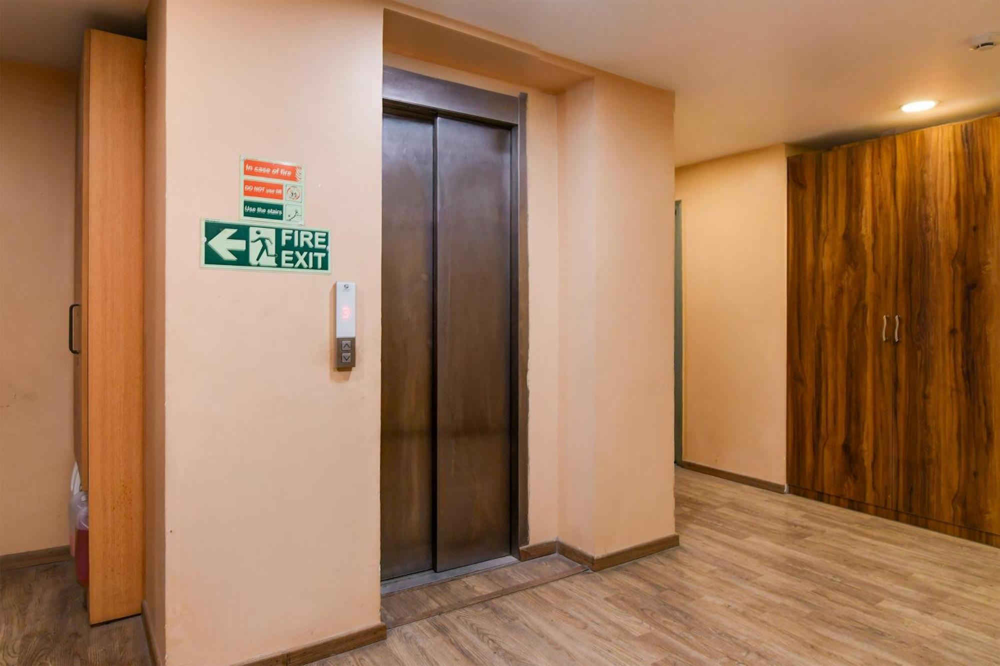 Super Townhouse Vip Road Formerly The Sky Kolkata Exterior photo