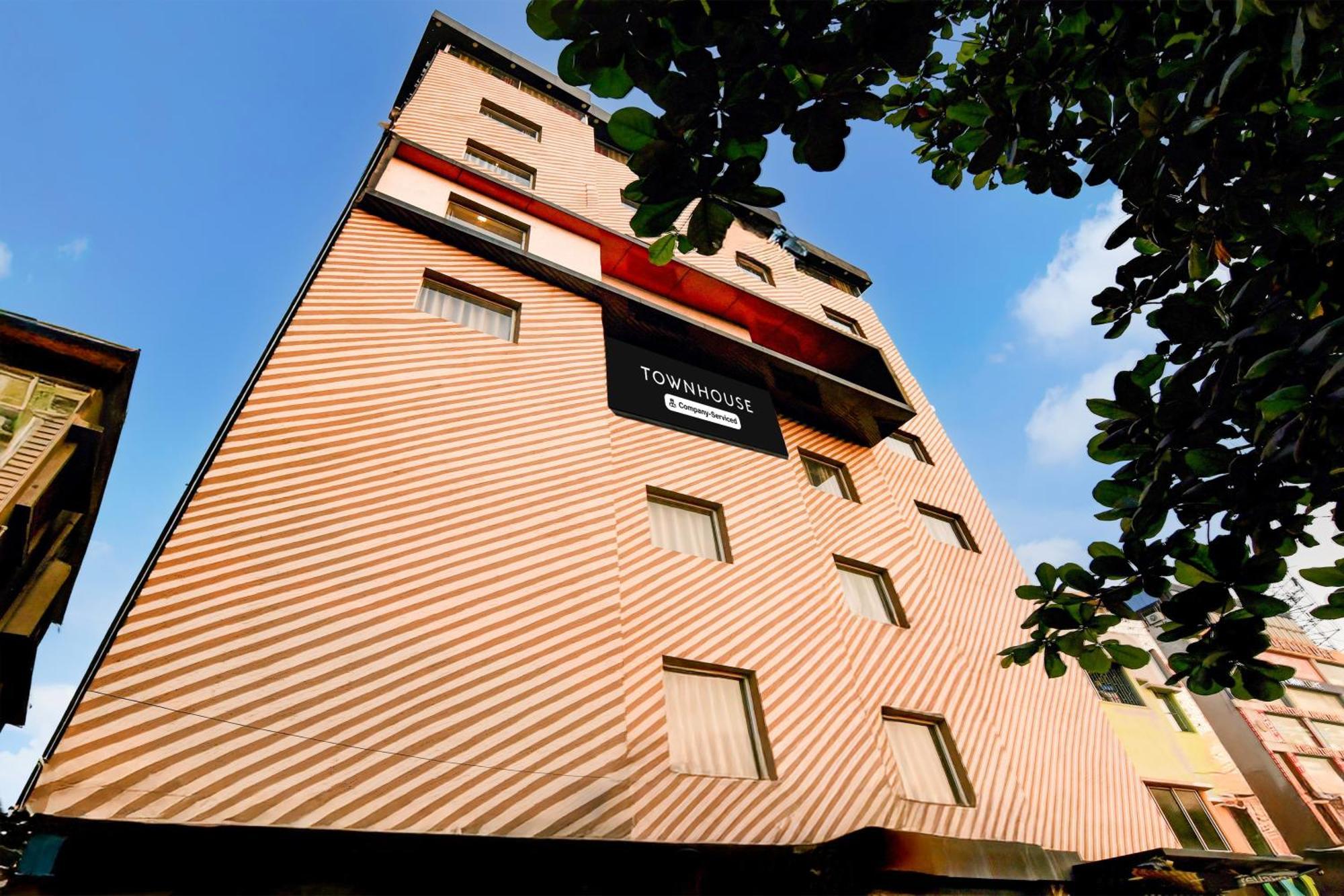 Super Townhouse Vip Road Formerly The Sky Kolkata Exterior photo