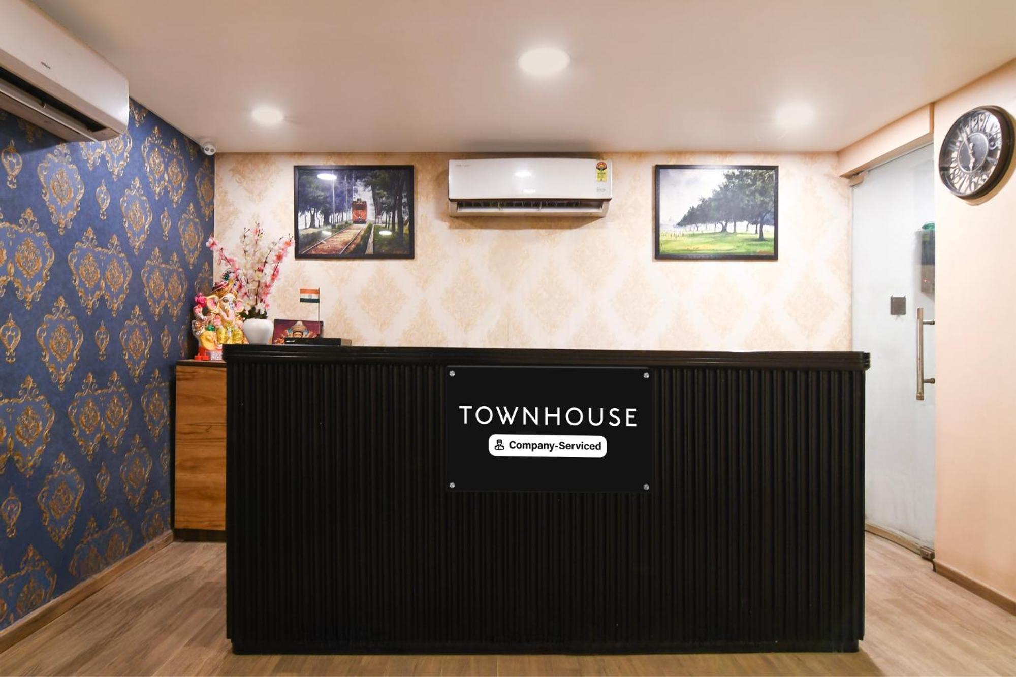 Super Townhouse Vip Road Formerly The Sky Kolkata Exterior photo