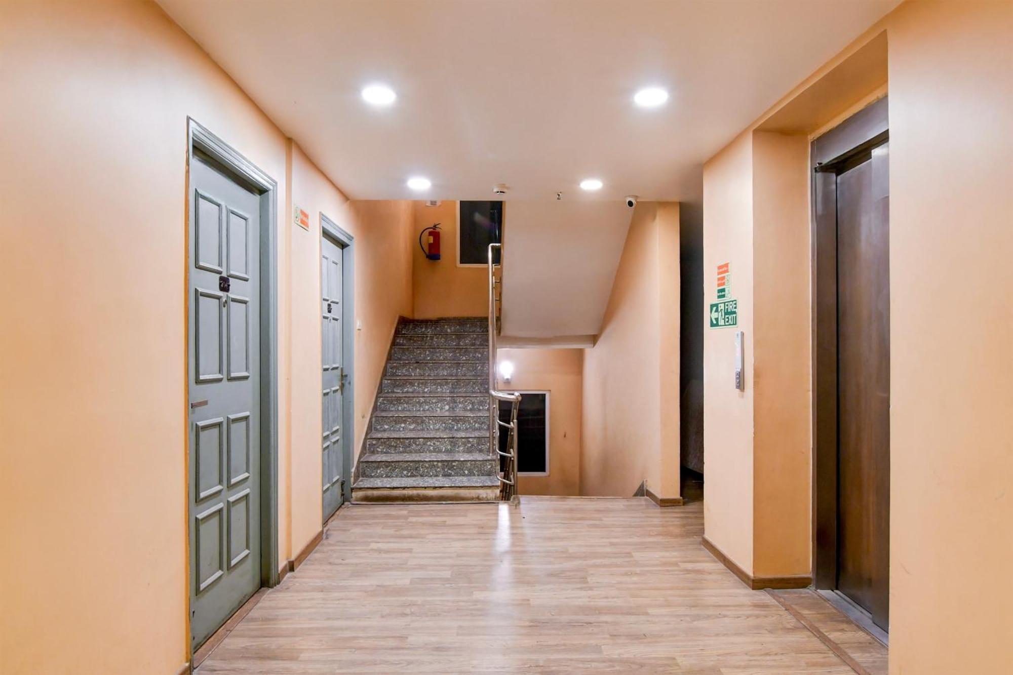 Super Townhouse Vip Road Formerly The Sky Kolkata Exterior photo