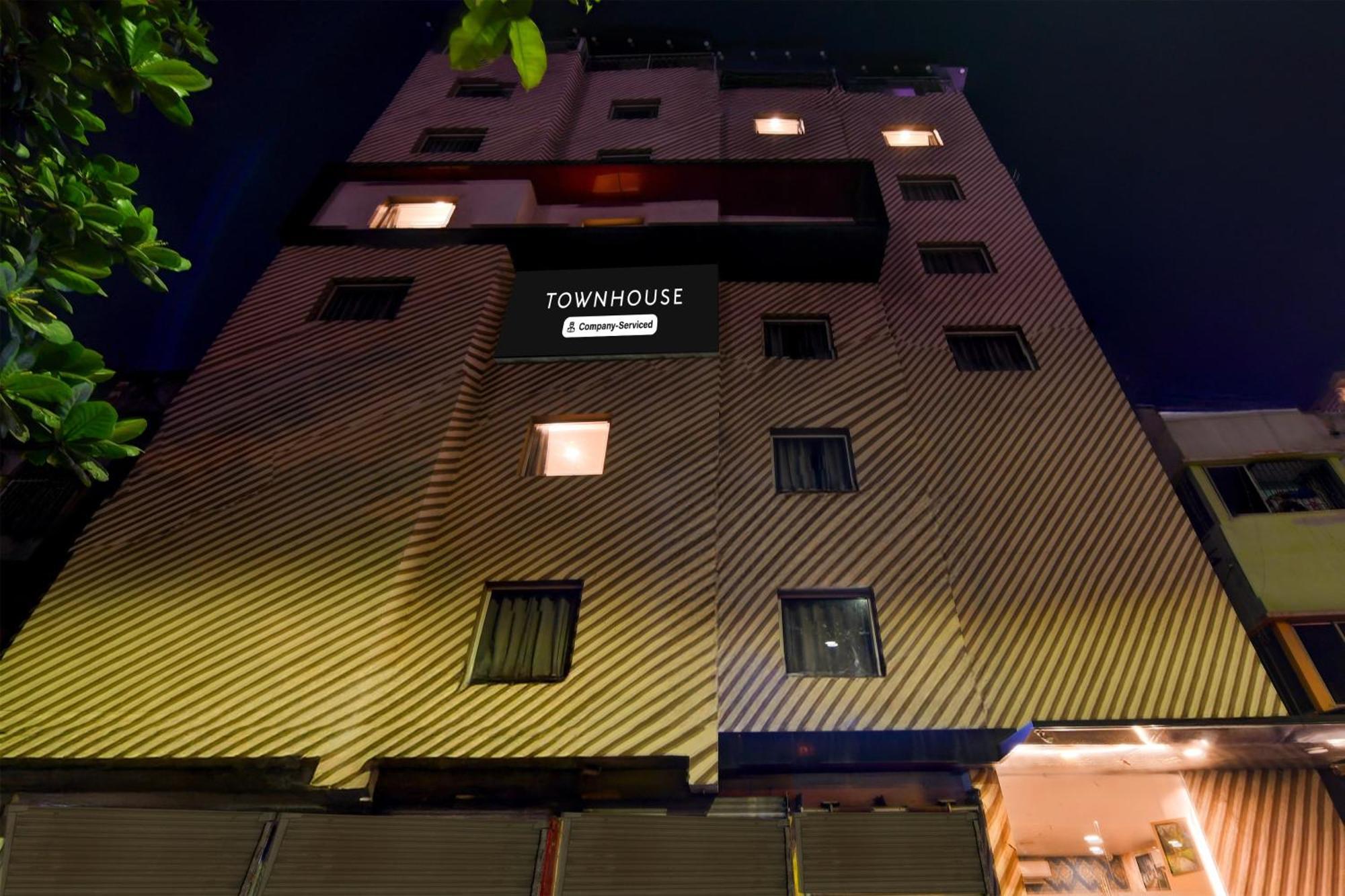 Super Townhouse Vip Road Formerly The Sky Kolkata Exterior photo